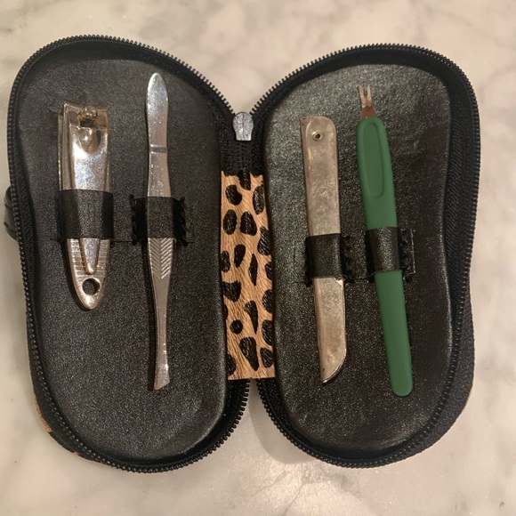 Manicure Set with Stainless Steel Clippers, file, tweezer, and pick - Picture 3 of 6